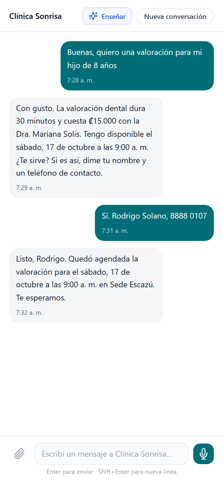 Bandeja unificada con conversaciones de varios canales y chat web en el celular (móvil)